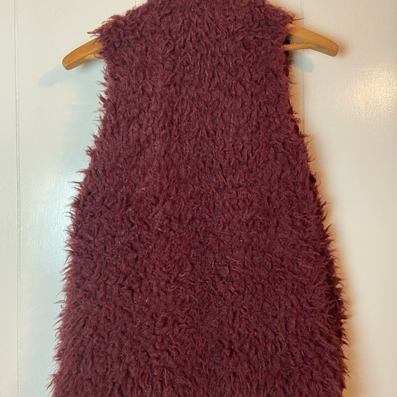 Ophelia Roe Sherpa style burgundy plum fuzzy faux fur open front sweater vest S - Picture 2 of 8